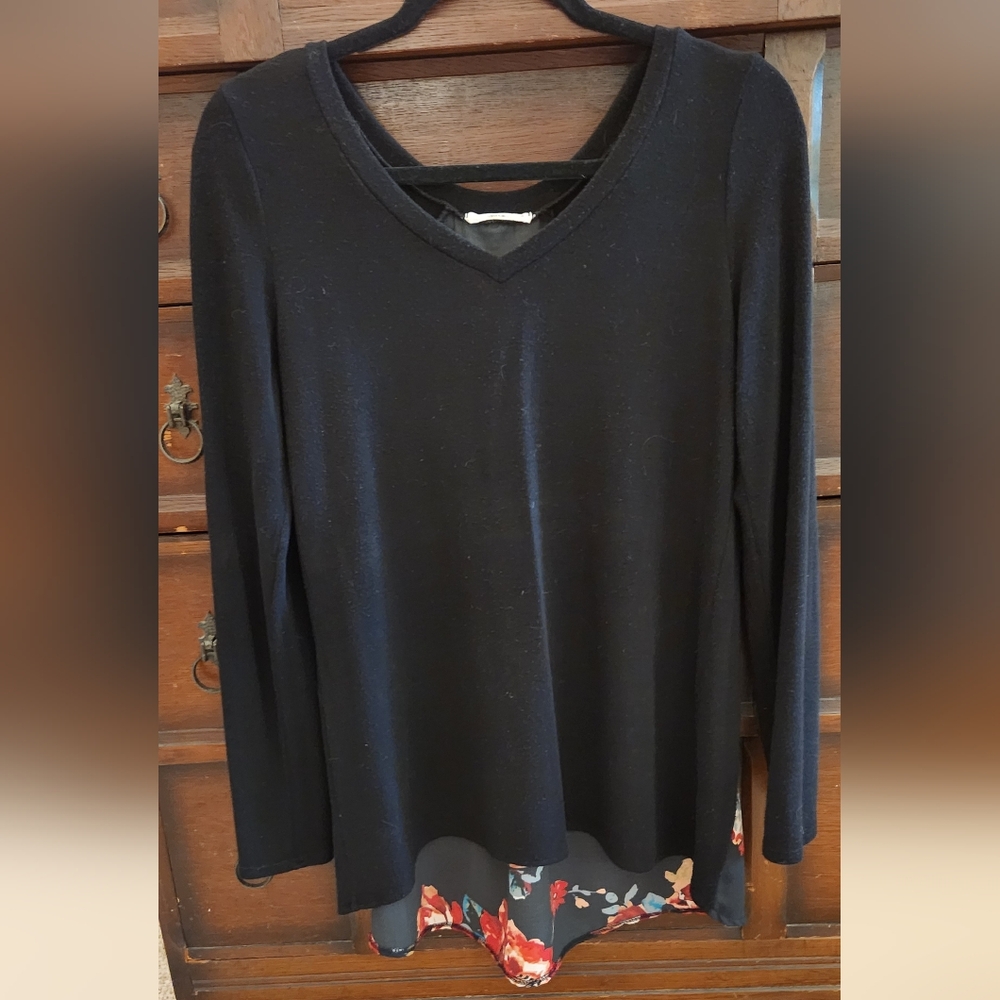 Le Lis Black and Red Relaxed Long Sleeve Blouse
